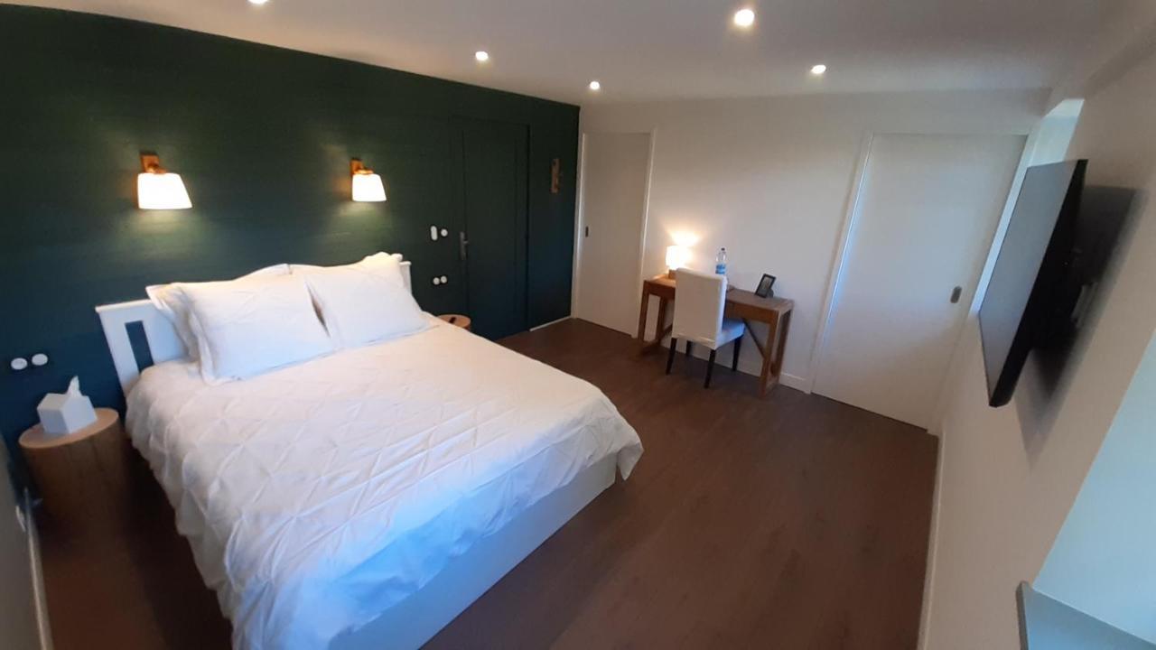 Petit Manoir Proche Dinan - Chambre D'Hotes Lanvallay Ngoại thất bức ảnh
